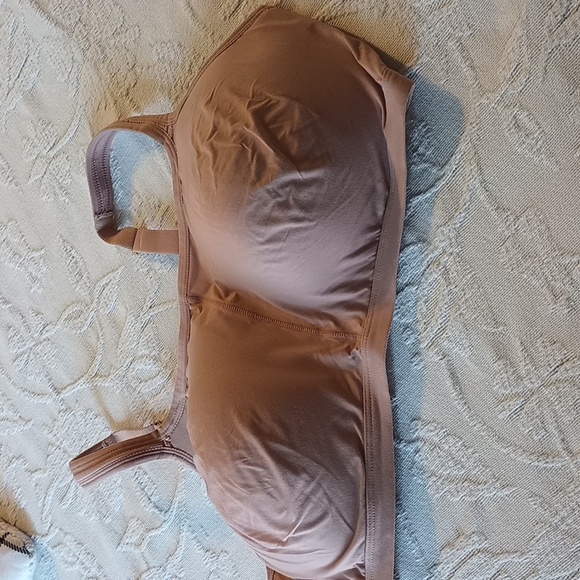 Breezies Full Coverage Wire Free T Shirt Bras 40D - Picture 3 of 5